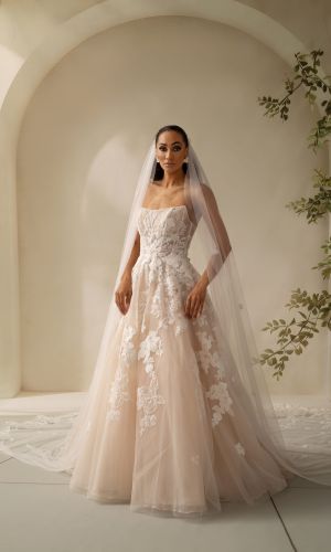 Home 22 April Banbury wedding dress Briony